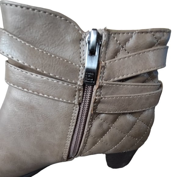 Liz Claiborne Posh Ankle Boots Taupe Size 9 - Picture 6 of 16